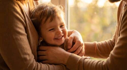 découvrez les 12 habitudes éducatives essentielles des parents qui favorisent le bonheur et l'épanouissement de leurs enfants pour une famille harmonieuse et équilibrée.